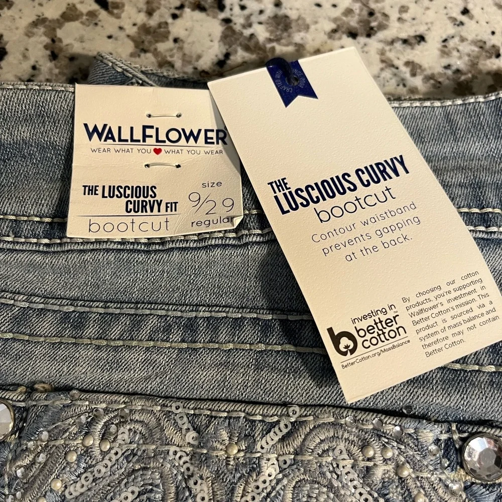 Wallflower Luscious Curvy Fit - Picture 2 of 11